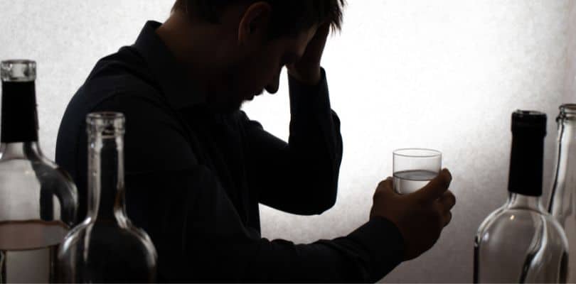 Какие рекомендации дает нарколог по выводу из запоя: медицинский протокол и меры безопасности